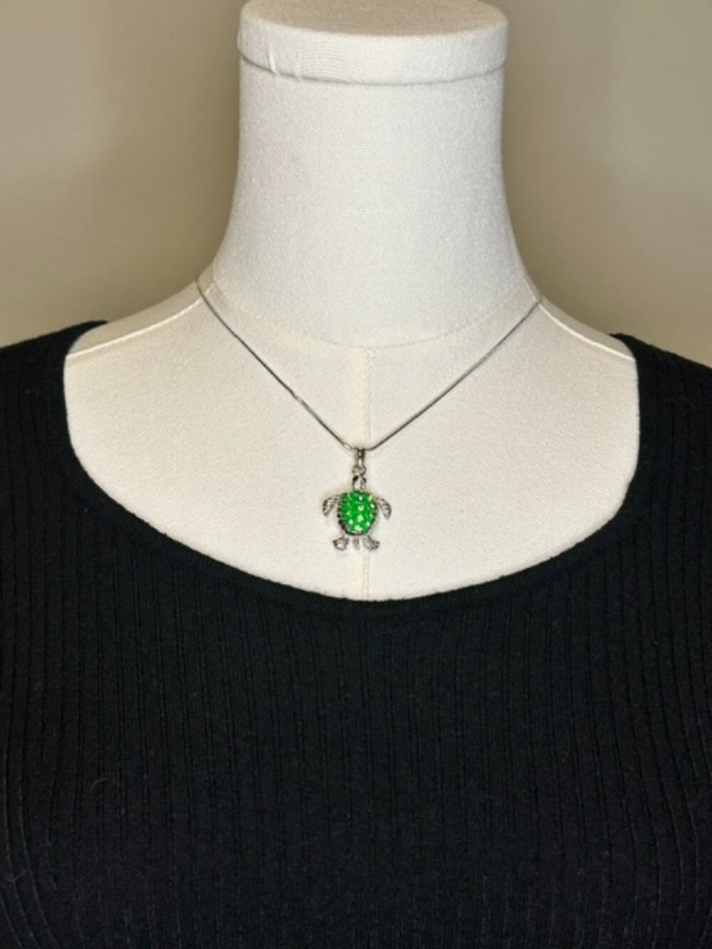 NWT 16" Green Rhinestone Turtle Silver Tone Necklace